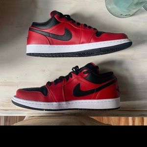 Jordan 1 Low Reverse Bred Pebbled Swoosh